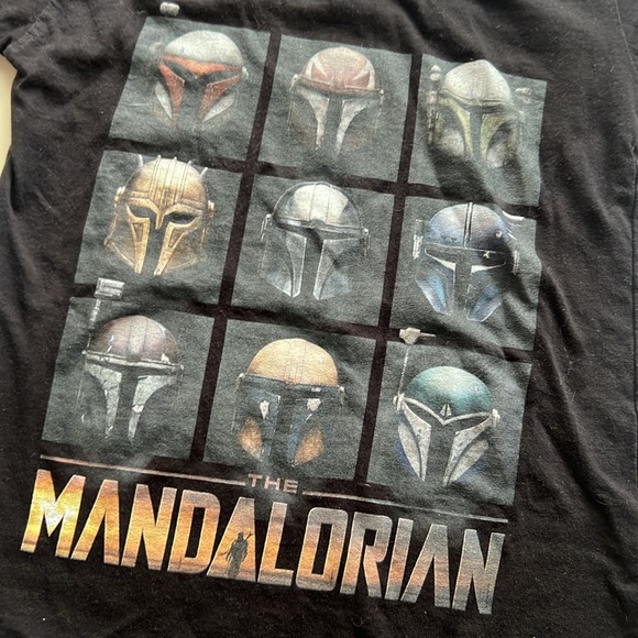 Disney Star Wars The Mandalorian Helmet Box T-shirt - Picture 2 of 4